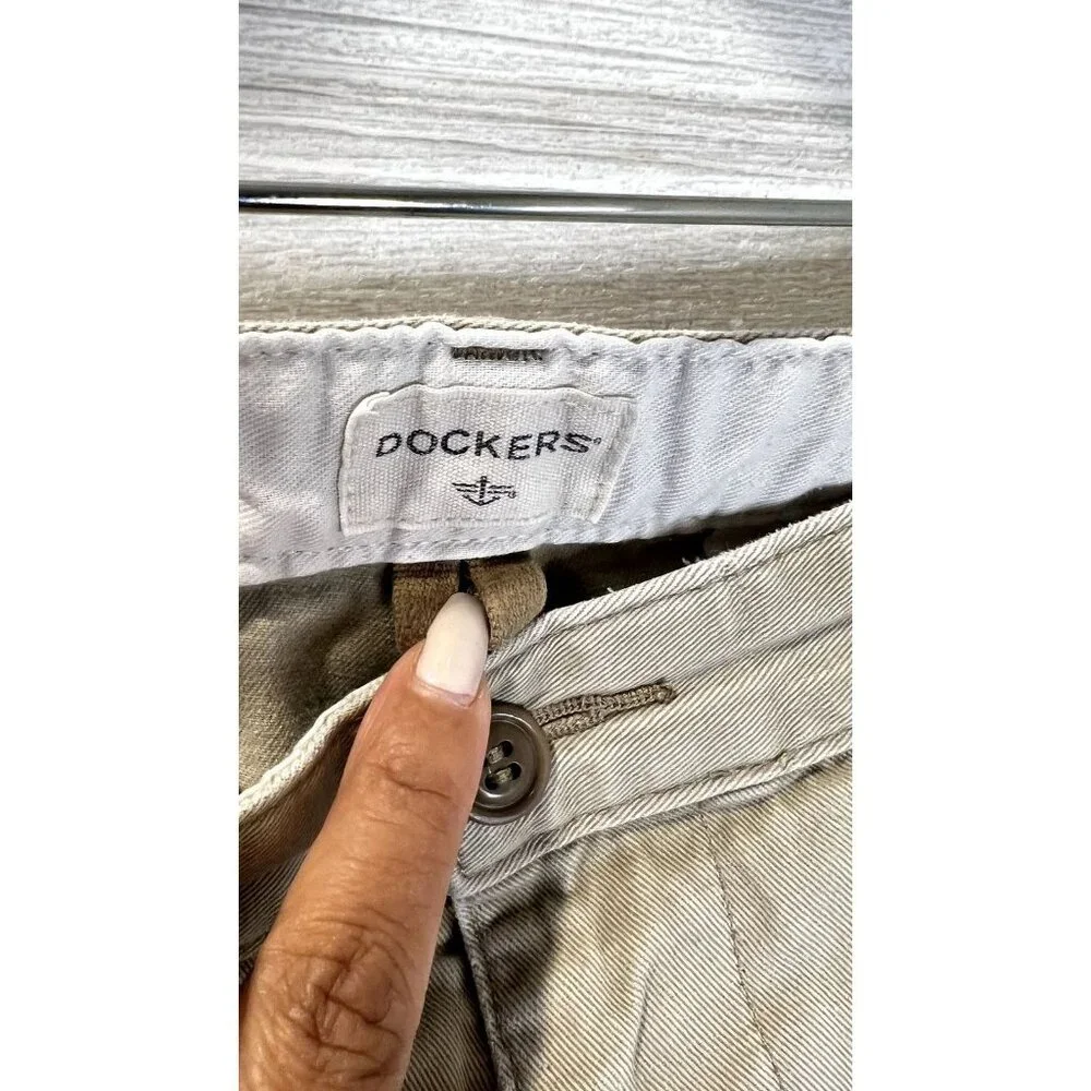 Dockers Men's Khaki Zip fly Comfort Short‎
